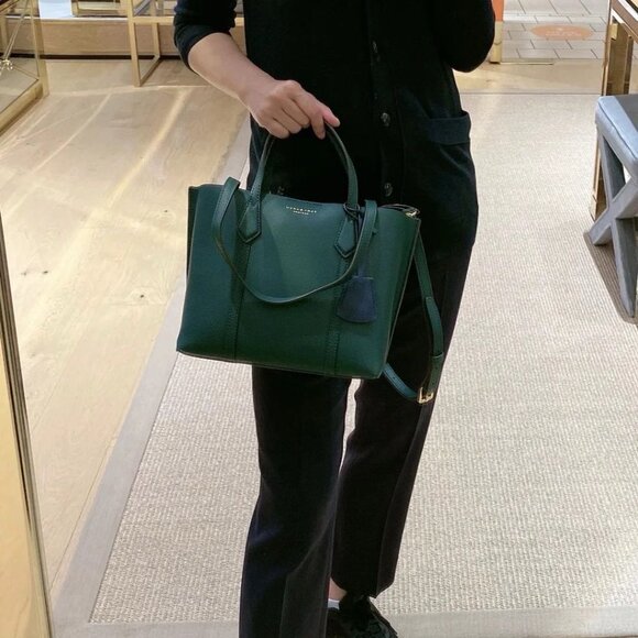 Tory Burch SMALL PERRY TRIPLE-COMPARTMENT TOTE - Picture 2 of 9